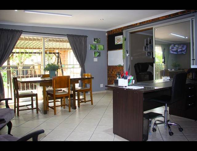 3 BEDROOM TOWNHOUSE FOR SALE IN DUNNOTTAR